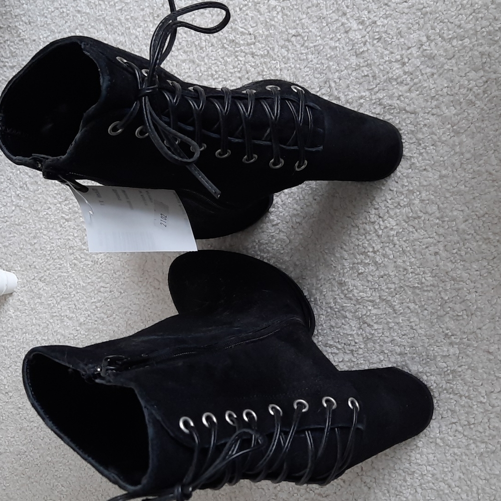 44. NWOT. George J Love boots with block heel and faux lace up back